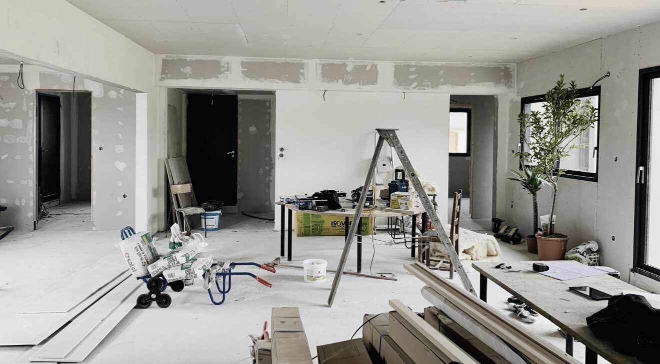 Chantier de rénovation intérieure en cours par GS PROD