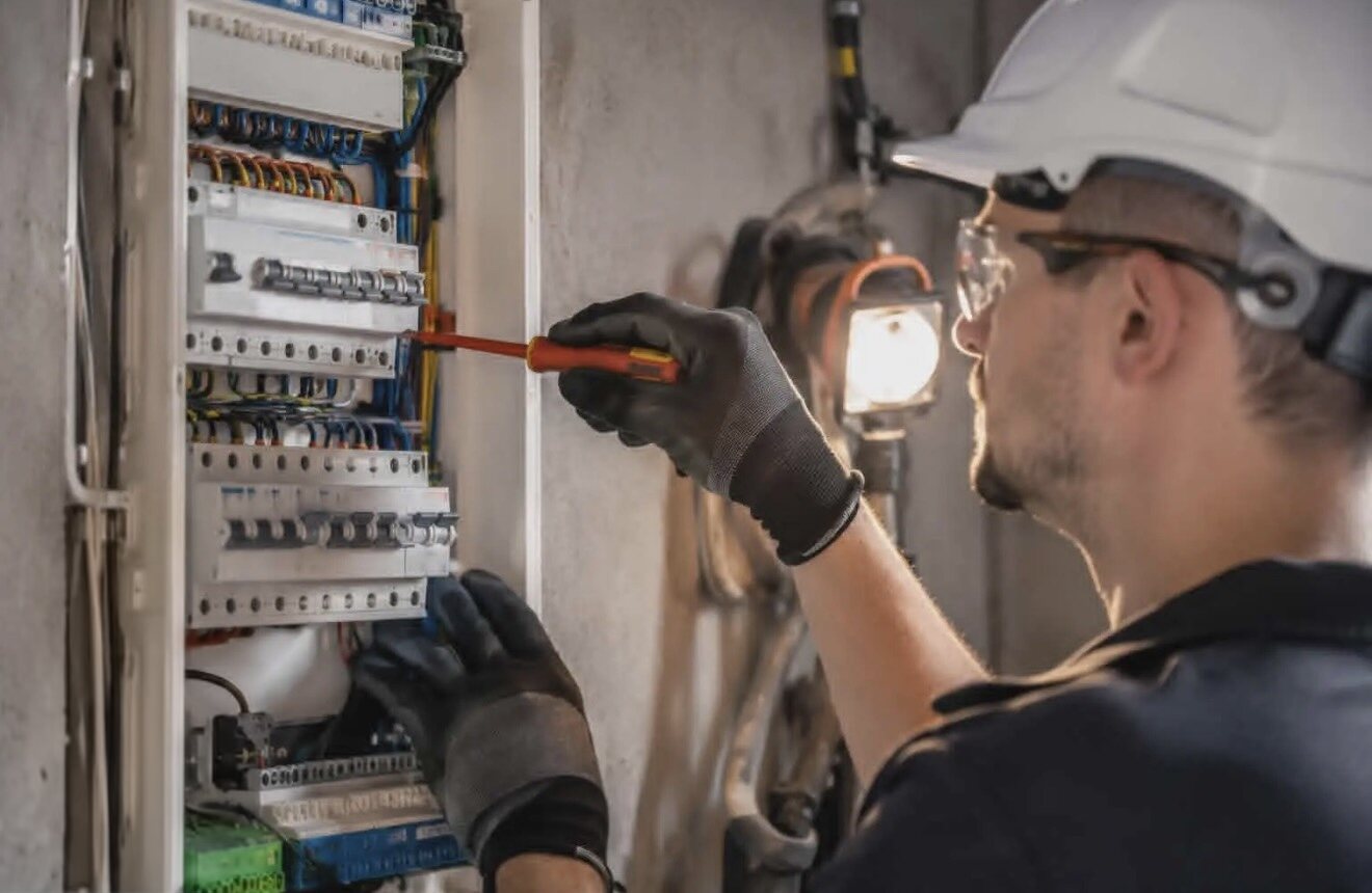 Électricité GS PROD : tableau électrique, prises et éclairage